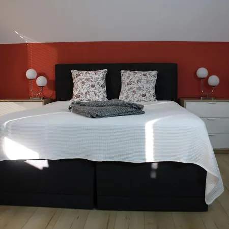 Zu Den Grauen Ziegenboecken