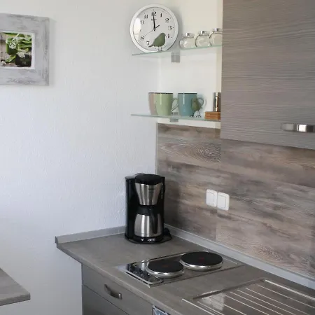 Zu Den Grauen Ziegenboecken *