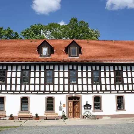 Zu Den Grauen Ziegenboecken *