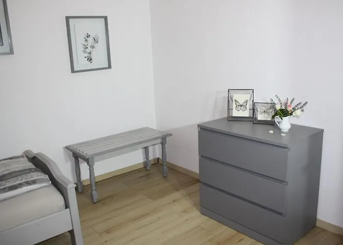 Zu Den Grauen Ziegenboecken Serba