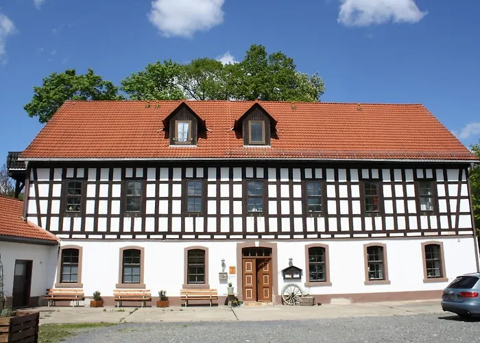 Zu Den Grauen Ziegenboecken *